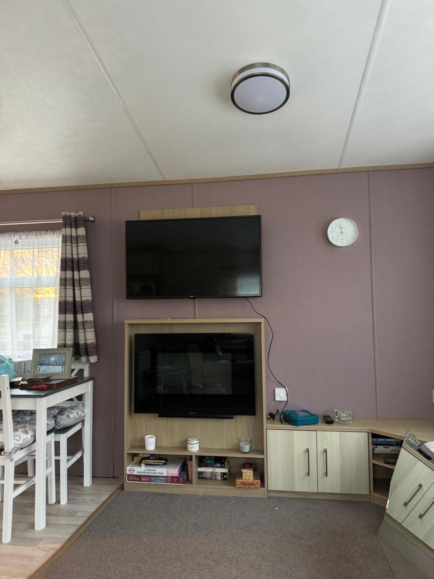 2 Bedroom Lakeview Lodge - Ensuite & Balcony Deck Carnforth Bagian luar foto
