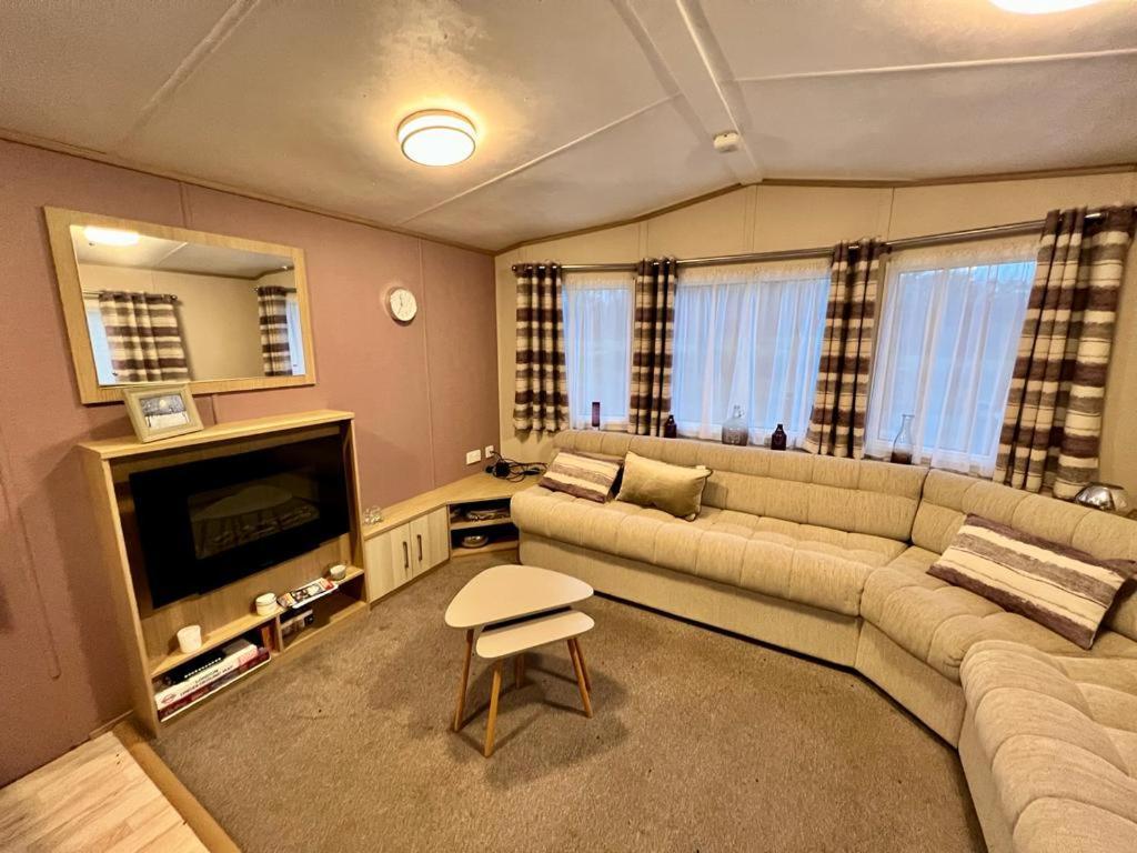 2 Bedroom Lakeview Lodge - Ensuite & Balcony Deck Carnforth Bagian luar foto