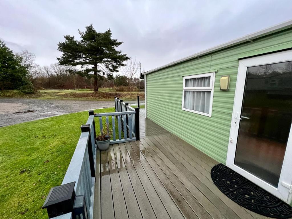 2 Bedroom Lakeview Lodge - Ensuite & Balcony Deck Carnforth Bagian luar foto