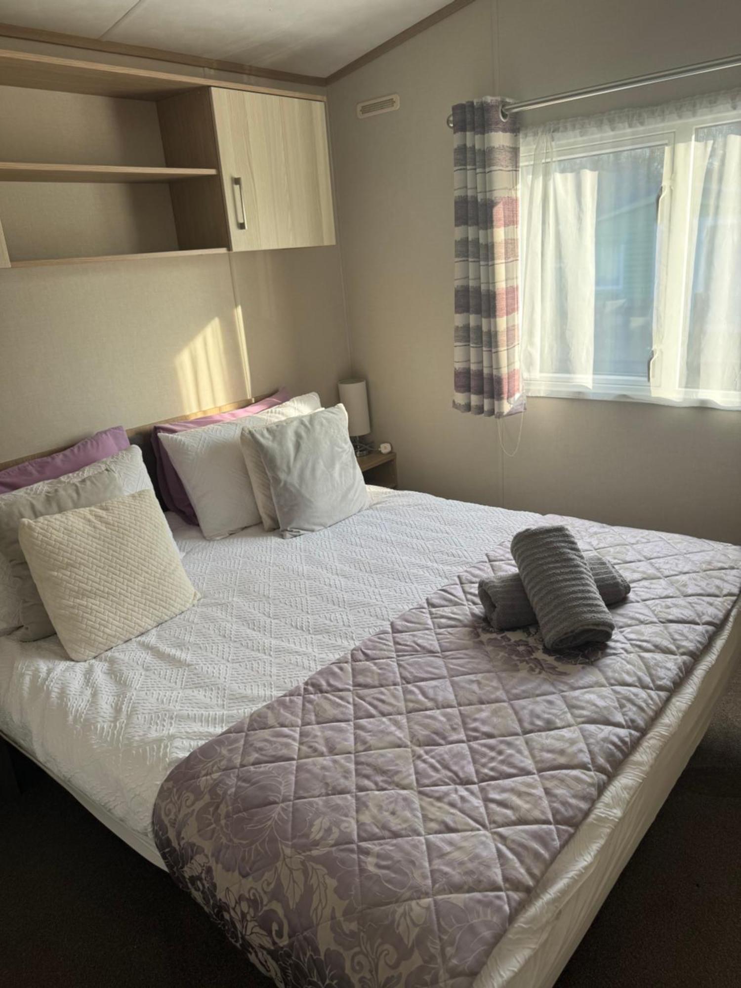 2 Bedroom Lakeview Lodge - Ensuite & Balcony Deck Carnforth Bagian luar foto